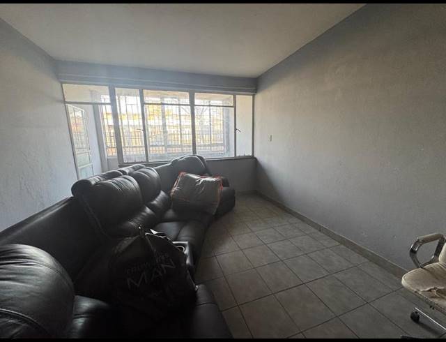 1 BEDROOM APARTMENT FOR SALE IN PRETORIA WEST